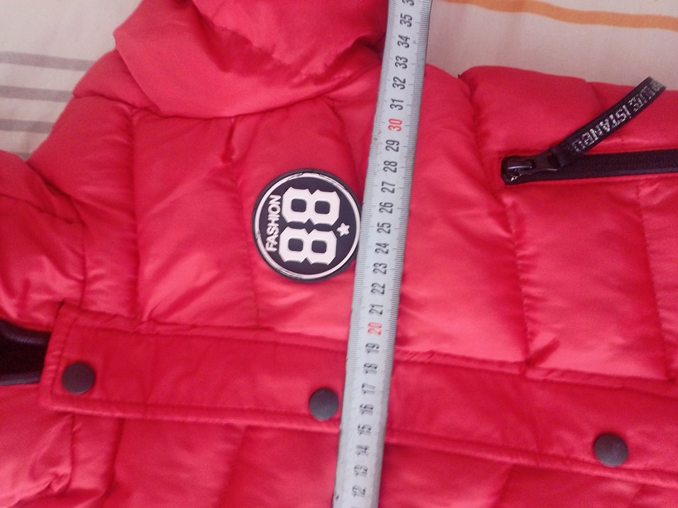 Kırmızı Kapüşonlu Erkek Çocuk Mont - Görsel 4