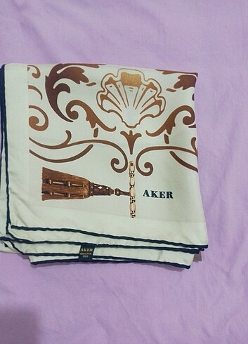 Aker esarp