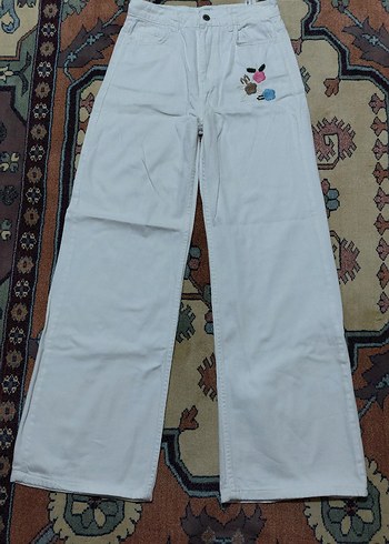 Nakışlı Beyaz Kadın Bol Kesim Kot Pantolon