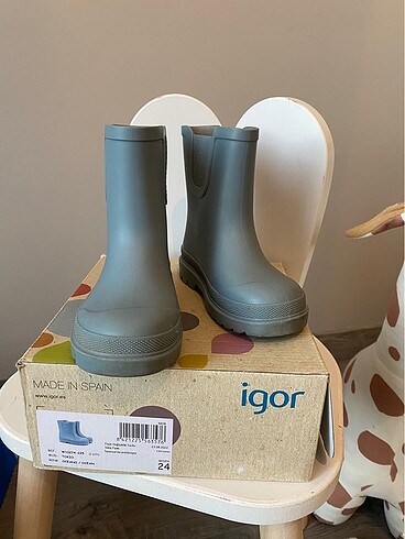 İgor yağmur botu
