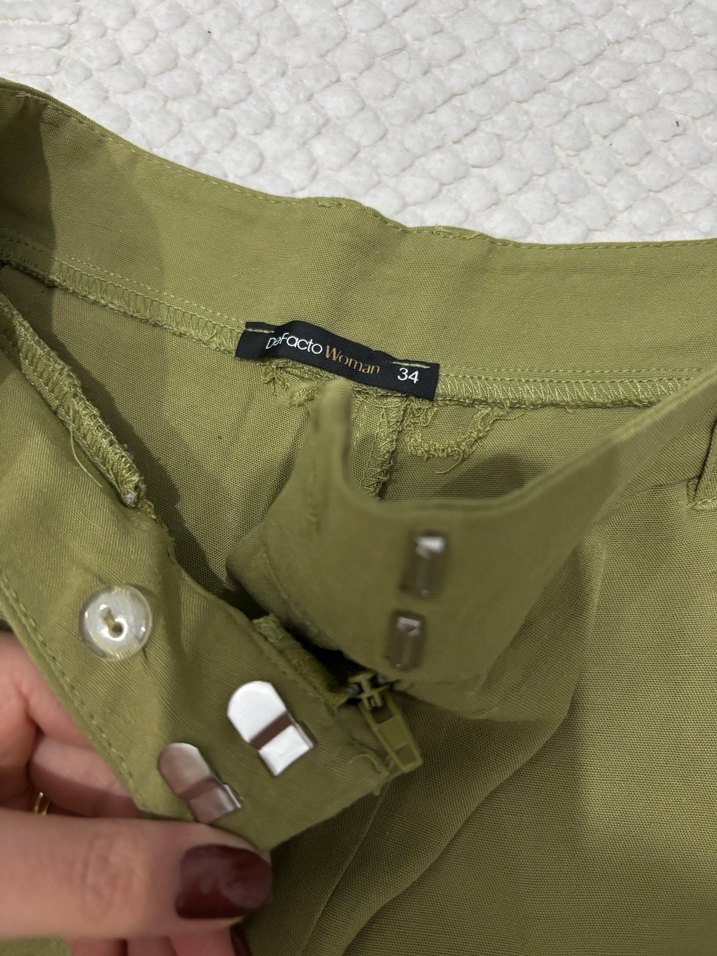 Kadın Haki Renkli Pilili Yüksek Bel Şort - Görsel 4