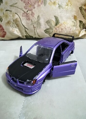 SUBARU İMPREZA 1:24 ÖLÇEKLİ METAL MODEL ARABA DİECAST 