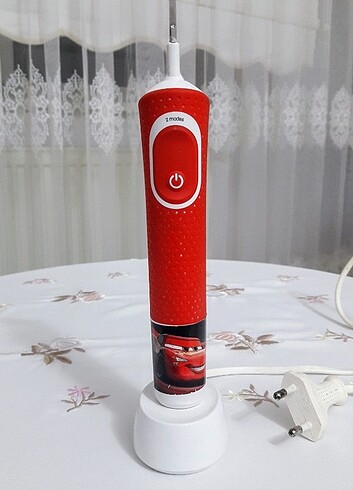 BRAUN ORALB ŞARJLI DİŞ FIRÇASI ÇOCUK