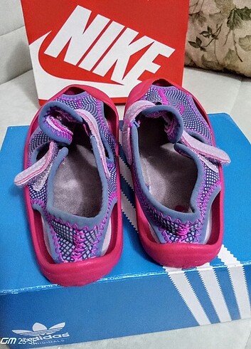 Nike NİKE SUNRAY KIZ CIRTLI SANDALET 23.5 NO