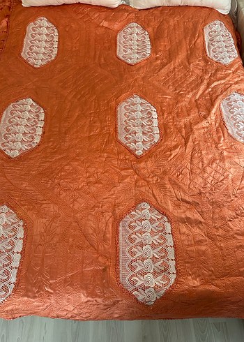 İşlemeli Parlak turuncu Yatak Örtüsü - Görsel 2