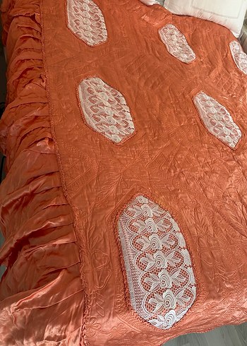 İşlemeli Parlak turuncu Yatak Örtüsü - Görsel 3