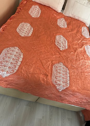 İşlemeli Parlak turuncu Yatak Örtüsü - Görsel 4