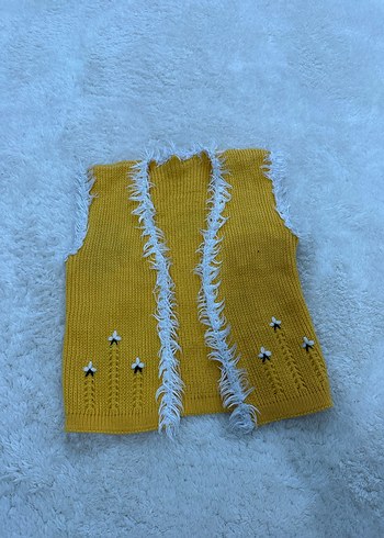 Sarı Nakışlı Örgü Kız Yeleği Kapüşonlu - Görsel 3