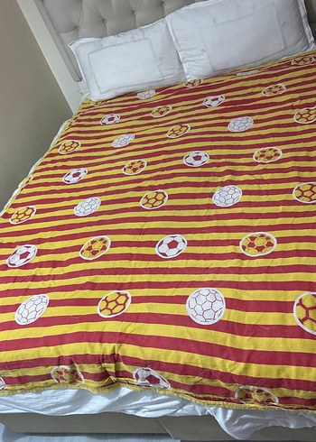 Çocuklar için renkli futbol desenli battaniye - Görsel 4