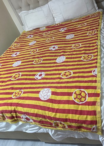 Çocuklar için renkli futbol desenli battaniye - Görsel 2
