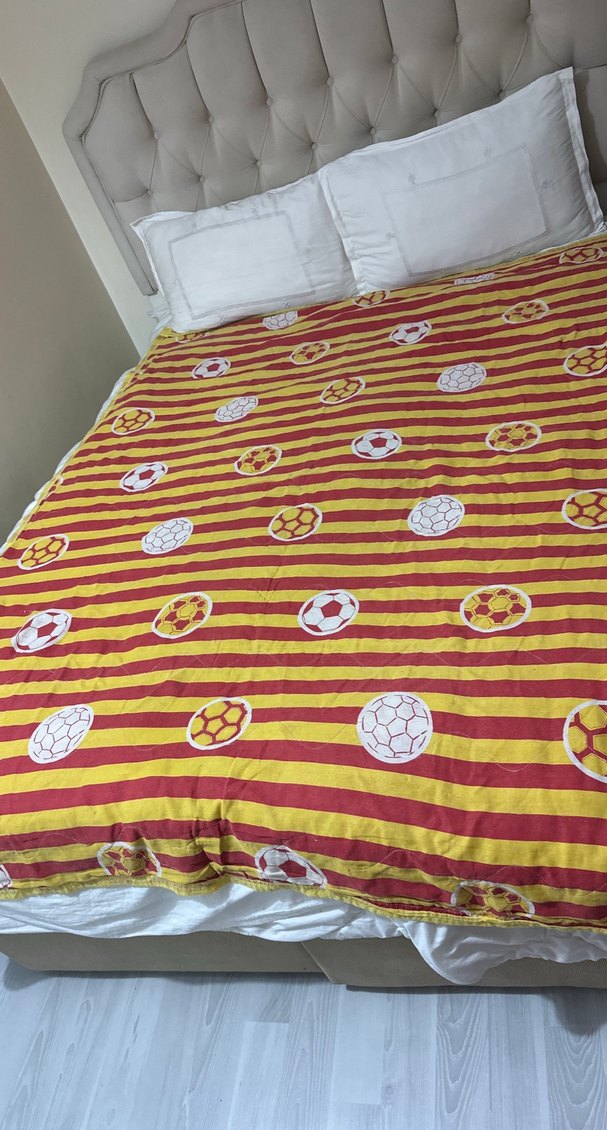 Çocuklar için renkli futbol desenli battaniye - Görsel 4