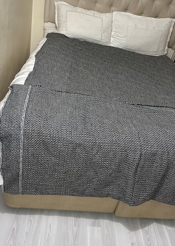 Gri Desensiz Yatak Örtüsü - Görsel 5