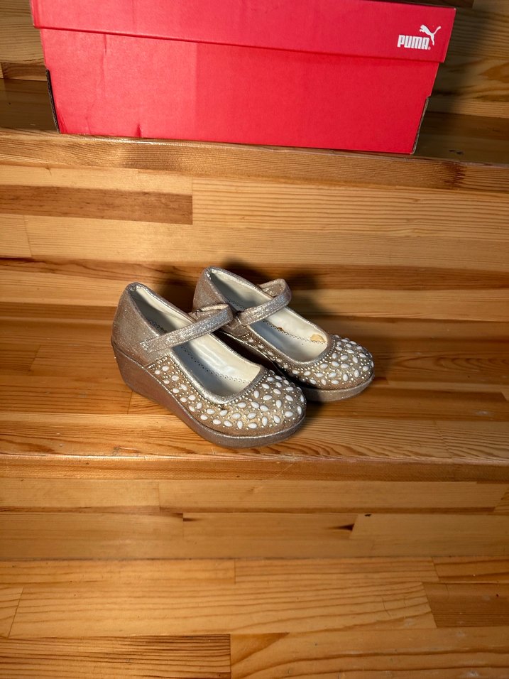 Kız Çocuk Altın Renk İşlemeli Boncuklu Babet - Görsel 2