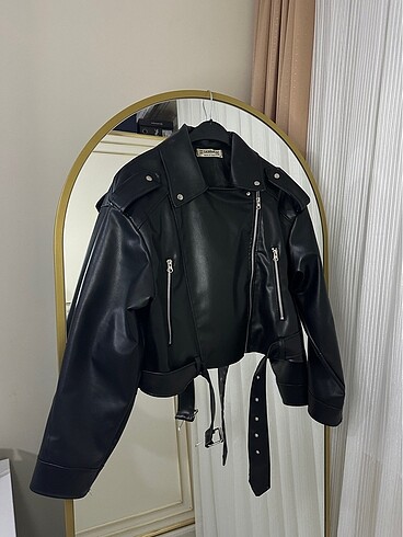 Diğer Zara model deri ceket