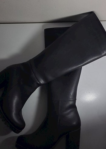 Siyah Deri Topuklu Uzun Çizme - Görsel 2