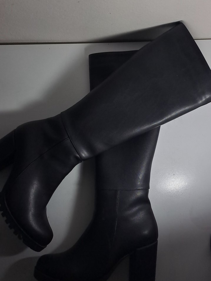 Siyah Deri Topuklu Uzun Çizme - Görsel 2