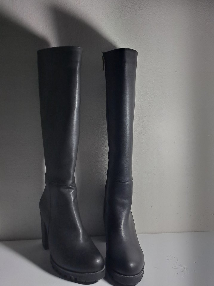 Siyah Deri Topuklu Uzun Çizme - Görsel 3