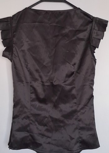 Saten Siyah V Yaka Fırfırlı Bluz - Görsel 3