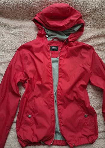 KIRMIZI KAPUSONLU FERMUARLI  YAGMURLUK / RUZGARLIK bomber tarzı - Görsel 2