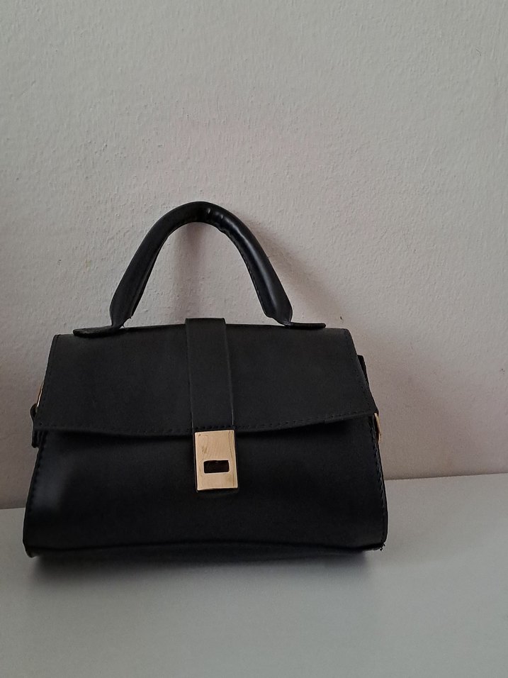 Siyah Deri Tokalı  askılı veya el Çantası kücük - Görsel 2