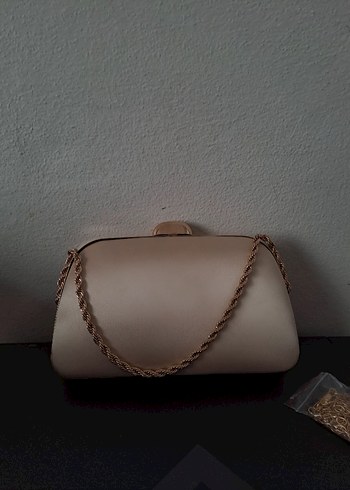 Zincir Detaylı Bej Kadın Portföy Çanta - Görsel 2