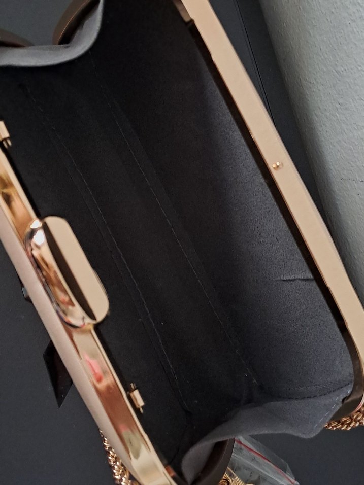 Zincir Detaylı Bej Kadın Portföy Çanta - Görsel 4