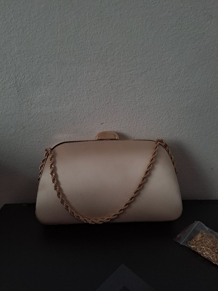 Zincir Detaylı Bej Kadın Portföy Çanta - Görsel 2
