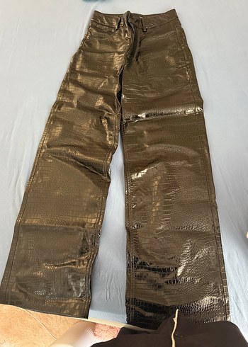 Mango siyah mangoParlak Yılan Desenli Deri Kadın Pantolon