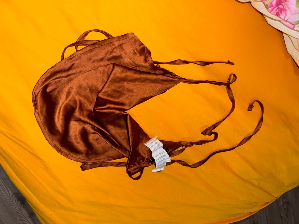 Kadın V Yaka Parlak Saten Crop Top - Görsel 2