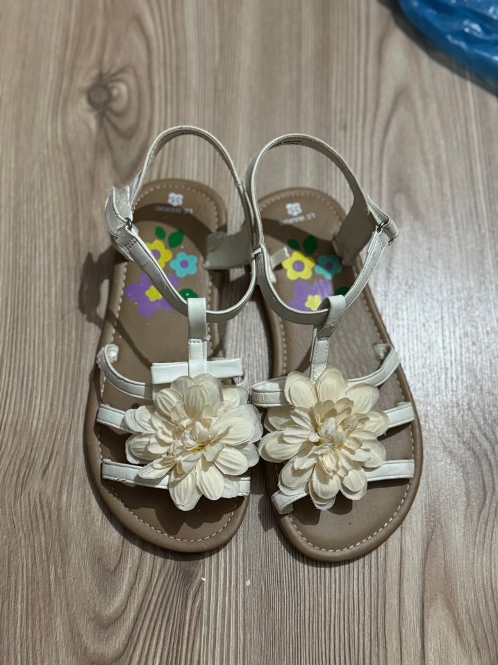 Çiçek Detaylı Beyaz Kız Sandalet - Görsel 2