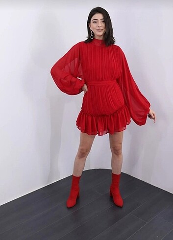 l Beden kırmızı Renk Fırfır ve drape detaylı mini kırmızı elbise 