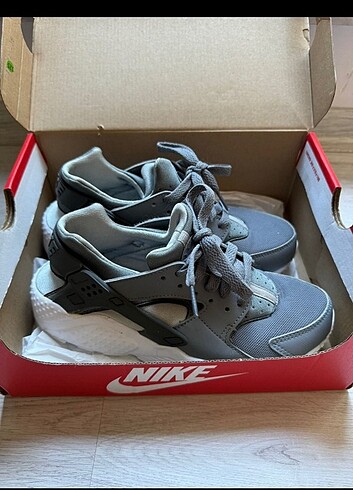 36,5 Beden Nike huarache ayakkabi 