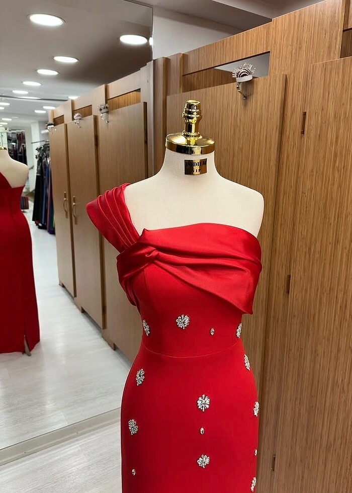 Kırmızı abiye elbise - Görsel 2