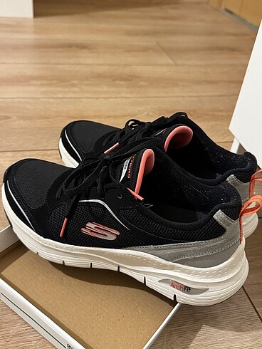 37,5 Beden siyah Renk Orjinal Skechers Ayakkabı