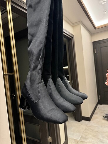 37 Beden Stradivarius siyah çizme