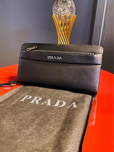 Prada El Cüzdanı