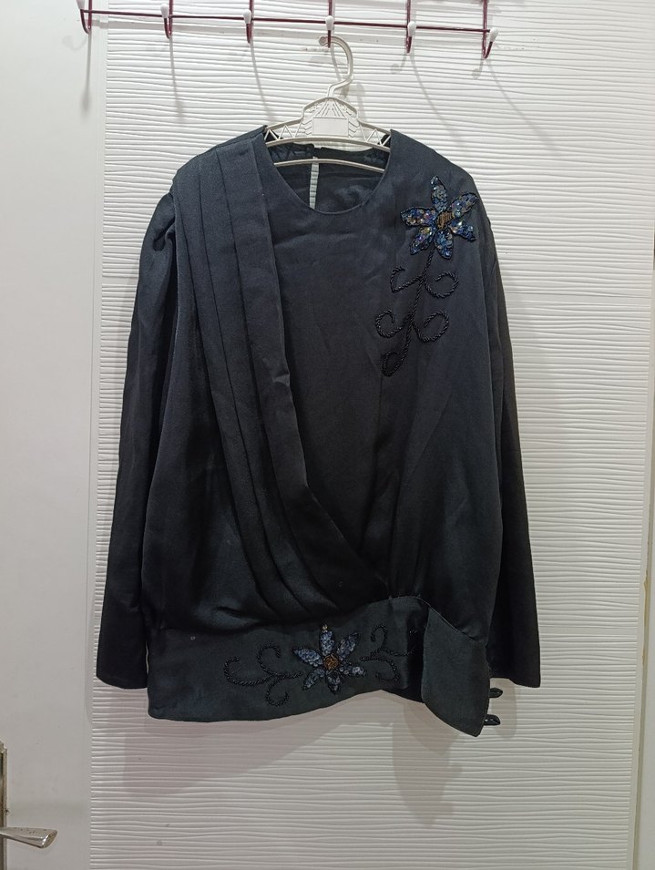 Siyah Nakışlı Drapeli Kadın ETEK BLUZ TAKIM - Görsel 2