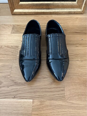 Klasik siyah ayakkabı
