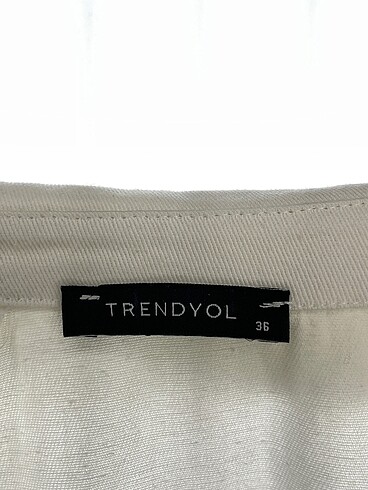 36 Beden beyaz Renk Trendyol & Milla Kısa Tulum %70 İndirimli.