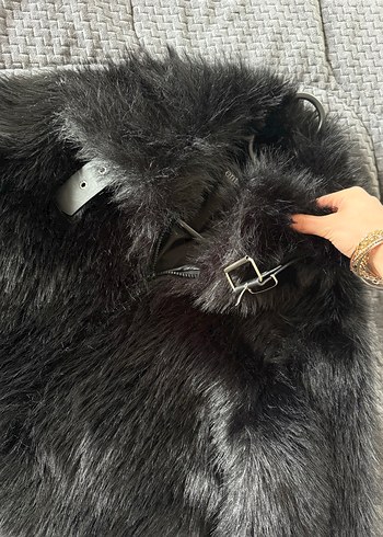 Siyah Kapüşonlu Suni Kürk Detaylı Kadın Mont - Görsel 2
