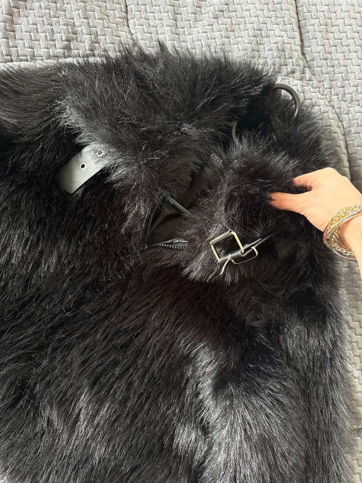 Siyah Kapüşonlu Suni Kürk Detaylı Kadın Mont - Görsel 2