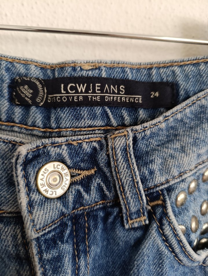 Düğmeli Nakışlı Mavi Mini Denim Şort - Görsel 3