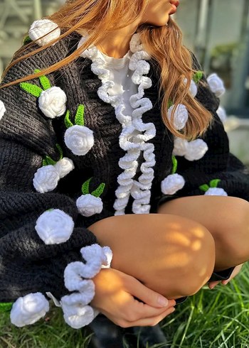 Siyah Nakışlı Kısa Örgü Kadın Hırka - Görsel 4