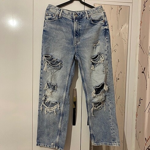 Bershka yırtık kot pantolon