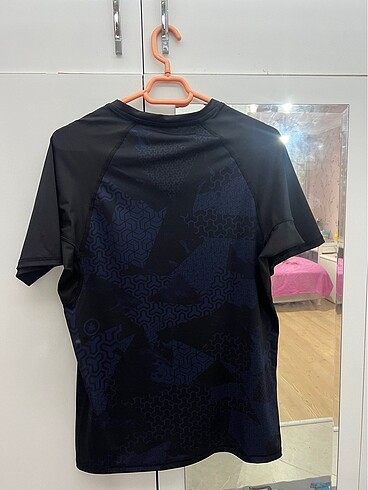Decathlon spor tshirt