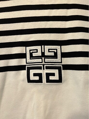 m Beden Gıvenchy Tshirt