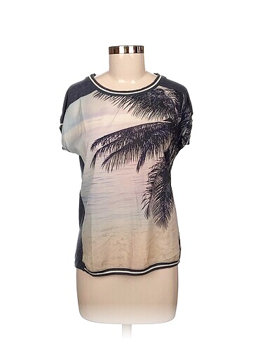 Koton T-shirt %70 İndirimli.