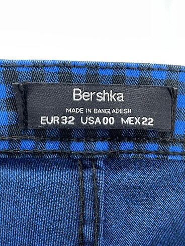 32 Beden mavi Renk Bershka Jean / Kot %70 İndirimli.
