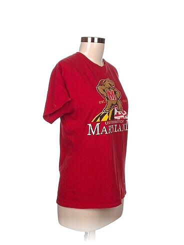 Delta Delta T-shirt %70 İndirimli.