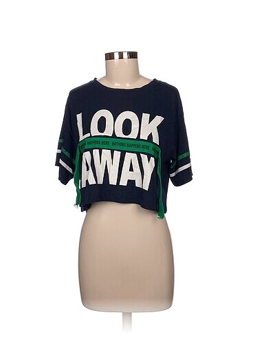 Pull and Bear T-shirt %70 İndirimli.